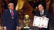 Donald Trump recebe ‘prêmio da paz’ da Fifa durante sorteio da Copa do Mundo de 2026