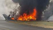 Avi&atilde;o cai em tentativa de pouso e causa inc&ecirc;ndio nos Estados Unidos
