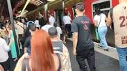 Passageiros entram em p&acirc;nico ap&oacute;s fuma&ccedil;a pr&oacute;xima a trem em S&atilde;o Paulo
