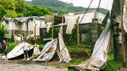 Tornado com ventos de 100 km/h destr&oacute;i casas em Farroupilha (RS)