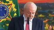 Em cerim&ocirc;nia sem Motta e Alcolumbre, Lula l&ecirc; lista de nomes presentes para agradecer