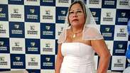 Mulher que usou vestido de noiva em posse de concurso diz que realizou sonho