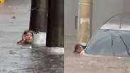 Mulher abandona carro e se agarra em poste para n&atilde;o ser levada pela &aacute;gua durante enchente em Guarulhos