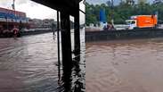 Chuva forte provoca alagamentos na cidade de SP e regi&atilde;o metropolitana