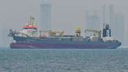 Navios voltam a cruzar o Estreito de Ormuz ap&oacute;s acordo de cessar-fogo