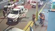 V&iacute;deo mostra tiroteio que deixou PM e tr&ecirc;s suspeitos mortos ap&oacute;s assalto a farm&aacute;cia no interior de SP