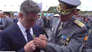 Ex&eacute;rcito homenageia Luciano Huck com medalha oficial em Bras&iacute;lia: &lsquo;Enorme admira&ccedil;&atilde;o&rsquo;