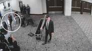 EUA divulgam novas imagens da a&ccedil;&atilde;o de atirador que invadiu jantar de Trump em Washington