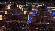 Imagens a&eacute;reas mostram praia de Copacabana completamente lotada em show de Shakira