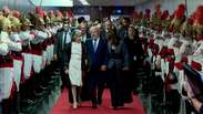Lula chega ao TSE de m&atilde;os dadas com Janja e de bra&ccedil;os dados com C&aacute;rmen L&uacute;cia