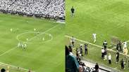 Torcida do Santos vaia e protesta ap&oacute;s show do Coritiba no 1&ordm; tempo; Neymar sai de campo irritado