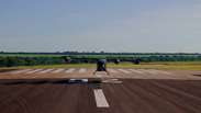 Prot&oacute;tipo de &lsquo;carro voador&rsquo; da Embraer conclui nova fase de testes; assista ao voo pairado