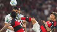 &lsquo;Assumiu o risco&rsquo;: ou&ccedil;a o &aacute;udio do VAR sobre expuls&atilde;o de Carrascal em Flamengo e Palmeiras