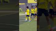 Vem a&iacute; mais um robozinho? Filho de CR7 impressiona ao marcar gola&ccedil;o de falta aos 8 anos de idade