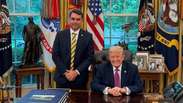 Fl&aacute;vio Bolsonaro diz que ganhou &lsquo;moeda de honra&rsquo; de Trump ao final de reuni&atilde;o: &lsquo;Gesto raro, reservado a aliados&rsquo;