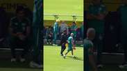 Encontro de lendas! Felip&atilde;o 'resenha' e d&aacute; abra&ccedil;o em Ancelotti em treino da Sele&ccedil;&atilde;o #shorts