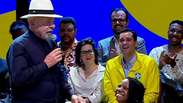 Tem que escrever que n&atilde;o &eacute; bolsonarista, diz Lula a prefeito do Rio com jaqueta da Sele&ccedil;&atilde;o em evento