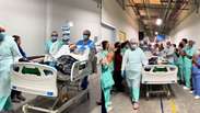 Funcion&aacute;rios de hospital fazem corredor de aplausos a doador de &oacute;rg&atilde;os em Betim (MG)