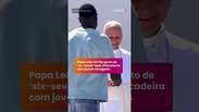 Papa Le&atilde;o XIV faz 'six-seven' ap&oacute;s brincadeira com jovem senegal&ecirc;s; veja v&iacute;deo #shorts