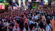 Torcedores da Argentina tomam a Times Square antes da estreia na Copa do Mundo