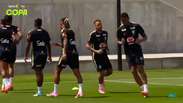 Neymar inicia aquecimento com o grupo, faz trabalho separado com bola e participa de roda de bobinho