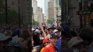 Multid&atilde;o acompanha desfile dos Knicks em Nova York #shorts