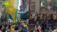 Torcida recepciona a Sele&ccedil;&atilde;o Brasileira com festa em frente a hotel na Filad&eacute;lfia