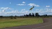 Avi&atilde;o agr&iacute;cola faz pouso de emerg&ecirc;ncia no RS; v&iacute;deo mostra o momento do impacto