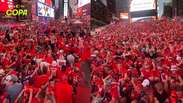 Torcida norueguesa invade a Times Square para fazer remada viking antes de jogo da Copa