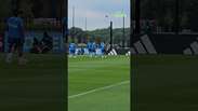 Neymar esbanja qualidade com embaixadinhas em treino da Sele&ccedil;&atilde;o