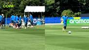 Neymar aparece descontra&iacute;do em treino, brinca com Danilo e d&aacute; show de habilidade com a bola