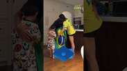Paquet&aacute; recebe o carinho da fam&iacute;lia ap&oacute;s elimina&ccedil;&atilde;o do Brasil: 'Te amamos' #shorts