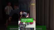 German Cano comemora gol da Argentina pulando na piscina