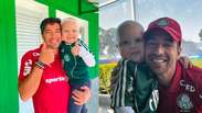 Mait&ecirc;, palmeirense de 4 anos que venceu o c&acirc;ncer, conhece Abel Ferreira e ganha presentes: 'Realizou o sonho'