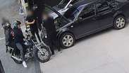 Homens s&atilde;o baleados por policial ap&oacute;s anunciarem &lsquo;assalto fake&rsquo; em loja de carros em SP