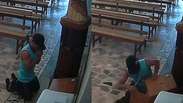 Homem se ajoelha e finge rezar para furtar caixa de doa&ccedil;&otilde;es de igreja em MG