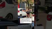 Mulher viraliza ap&oacute;s carregar no colo marido que quebrou o p&eacute;: "Faz crossfit" #shorts
