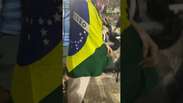 Aglomera&ccedil;&atilde;o de argentinos em Copacabana tem briga e spray de pimenta da PM ap&oacute;s t&iacute;tulo da Espanha