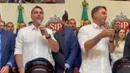 Fl&aacute;vio Bolsonaro recorda trajet&oacute;ria na pol&iacute;tica ao ser festejado em conven&ccedil;&atilde;o com Tarc&iacute;sio e Derrite em SP