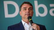 Fl&aacute;vio Bolsonaro cita dado j&aacute; desmentido pelo TSE sobre urnas eletr&ocirc;nicas em evento com embaixadores