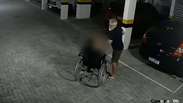 Pai &eacute; filmado agredindo o filho cadeirante com socos em Jo&atilde;o Pessoa