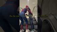 M&atilde;e e filho viralizam ao irem fantasiados de Homem-Aranha para sess&atilde;o de cinema #shorts