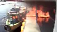 Homem corre e mulher pula em rio ap&oacute;s barco explodir e pegar fogo no Amazonas