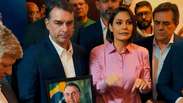 Fl&aacute;vio Bolsonaro participa de ora&ccedil;&atilde;o com Michelle em primeiro encontro ap&oacute;s desaven&ccedil;a p&uacute;blica; veja v&iacute;deo
