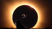 Skatista espanhol realiza manobra durante eclipse solar: 'Hoje fazemos hist&oacute;ria'