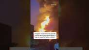 V&iacute;deo mostra inc&ecirc;ndio provocado por explos&atilde;o de tambores com solvente em f&aacute;brica na &Iacute;ndia #shorts