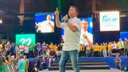 Fl&aacute;vio Bolsonaro promete &ldquo;tirar bandido de circula&ccedil;&atilde;o&rdquo; em com&iacute;cio no Rio