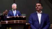 Pastor pede b&ecirc;n&ccedil;&atilde;o para Fl&aacute;vio Bolsonaro em culto e ora por Brasil livre das 'garras de Satan&aacute;s'