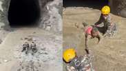 Militares rastejam em mar de lama para resgatar 350 pessoas em t&uacute;nel no Nepal