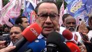 Augusto Cury diz que 'Brasil est&aacute; quebrado' durante caminhada e prop&otilde;e integra&ccedil;&atilde;o na seguran&ccedil;a